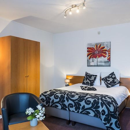 Hostellerie Lou Pahou Ronse Exterior photo