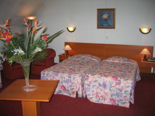 Hostellerie Lou Pahou Ronse Exterior photo