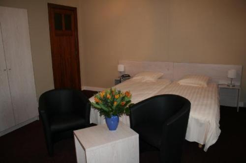 Hostellerie Lou Pahou Ronse Exterior photo