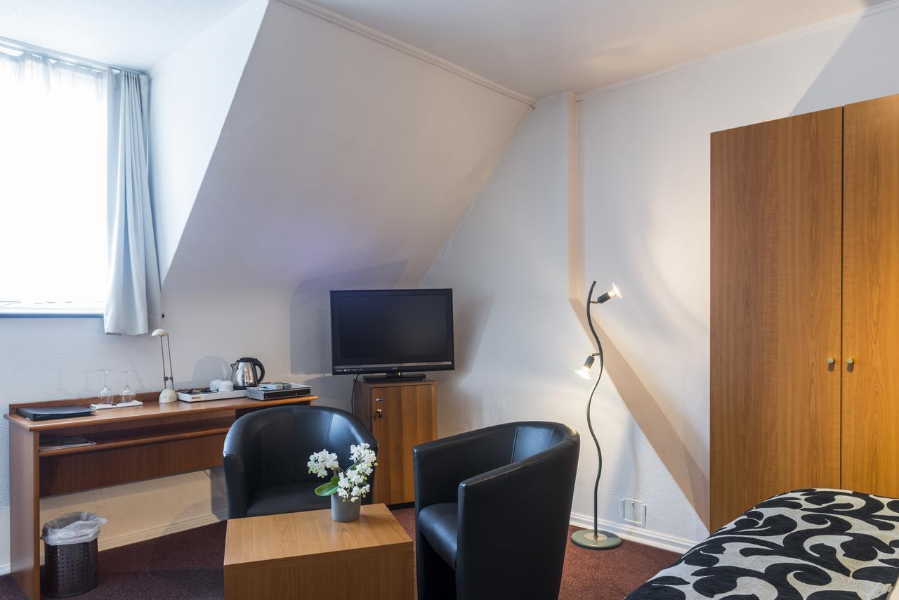 Hostellerie Lou Pahou Ronse Exterior photo